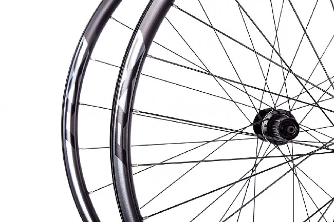 Shimano WH-RX010 Disc Clincher Wheelset - Image 3
